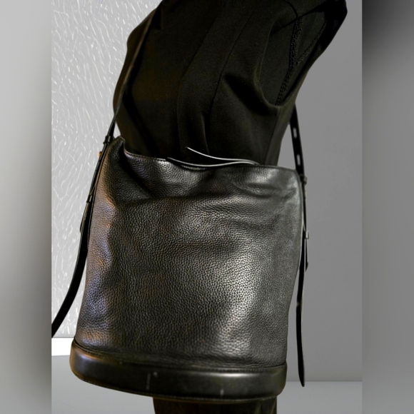 Michael Kors Black Leather Bucket Bag with Gold Chain - Picture 2 of 9